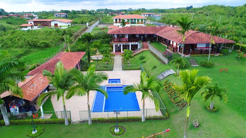 casa-campestre-venecia-19 - Alquiler de Fincas en el Quindio, Hoteles en el Eje Cafetero Las cabañas en el Quindío ofrecen una experiencia única de hospedaje en medio de la exuberante naturaleza colombiana.
