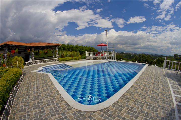 castillo-del-toro-quindio-(9) - Alquiler de Fincas en el Quindio, Hoteles en el Eje Cafetero piscina exterior Reservas Hoteleras